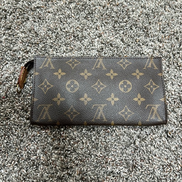 Authentic Louis Vuitton Bucket Bag Pochette in excellent used condition! - Picture 2 of 16